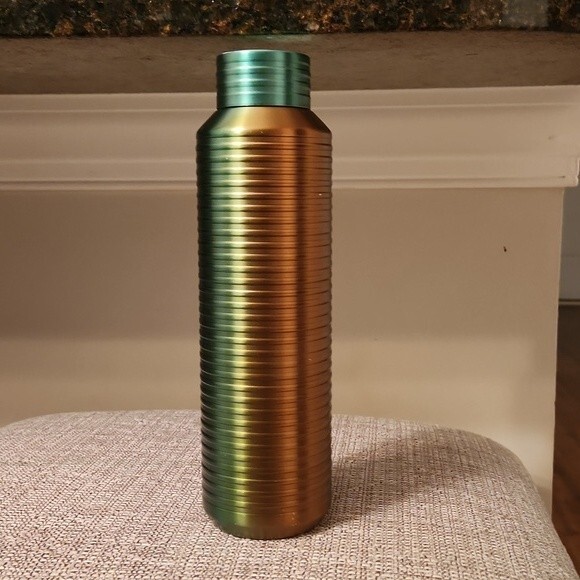 Starbucks 2022 Green Gold Ombre Vacuum Insulated 20oz Water Bottle Tumbler - Picture 1 of 7